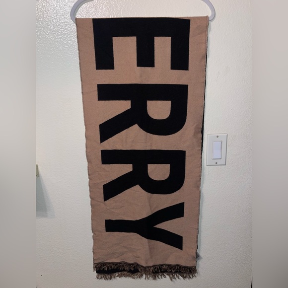 BURBERRY SCARF - Picture 4 of 8